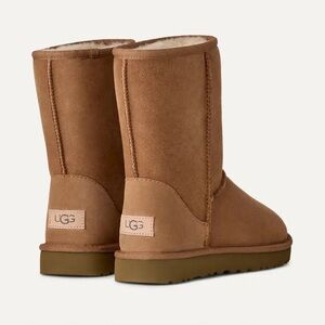 UGG Women's Classic Short II